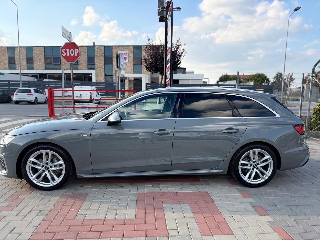 Audi A4 Avant 40 TDI quattro S tronic line edition
