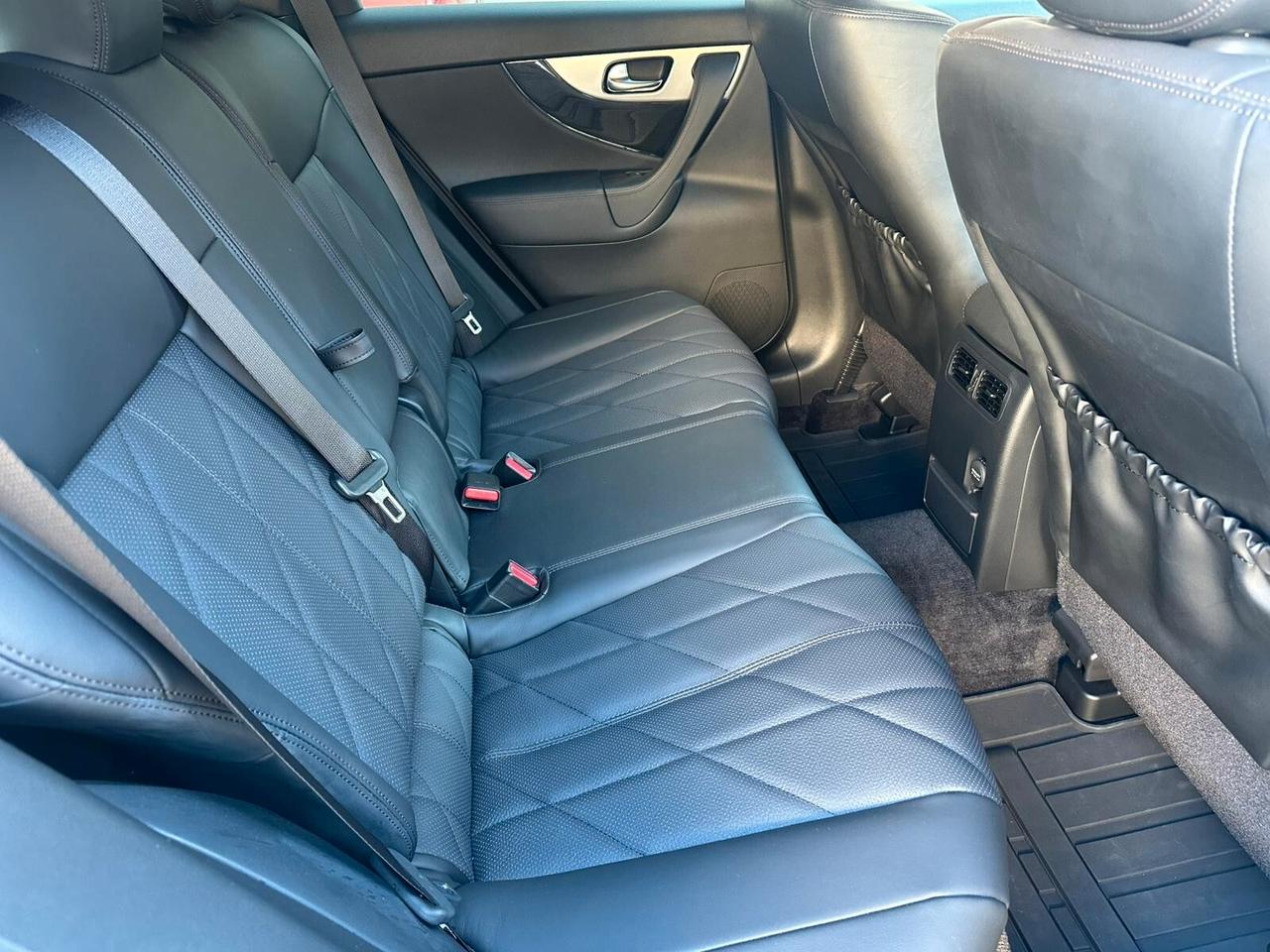 Infiniti QX70 3.0 diesel V6 AT S Premium