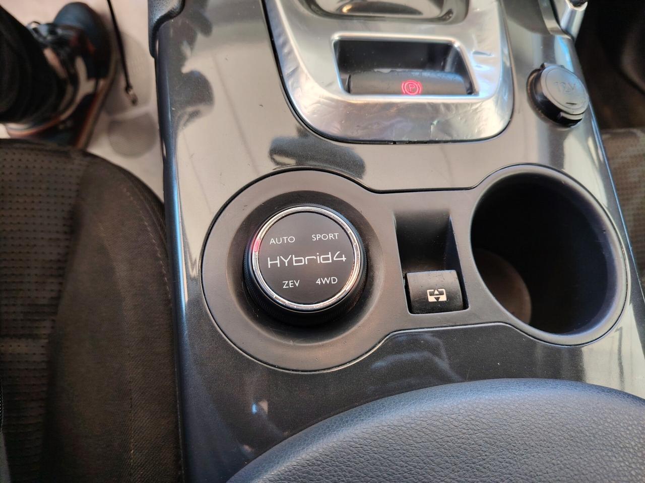 Peugeot 3008 HYbrid4 diesel full opt.