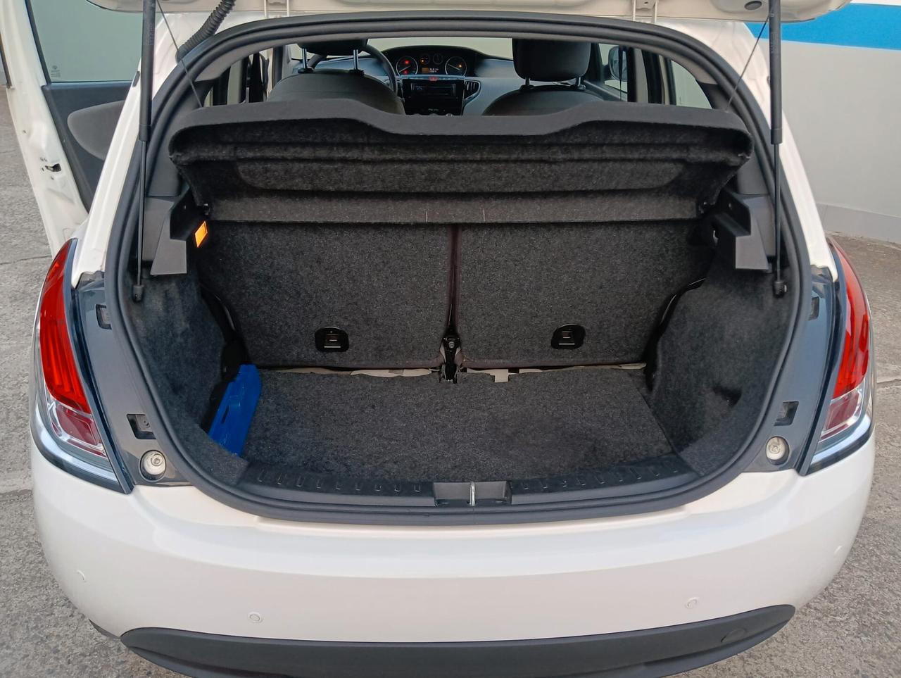 Lancia Ypsilon 1.2 69 CV 5 porte S&S Silver