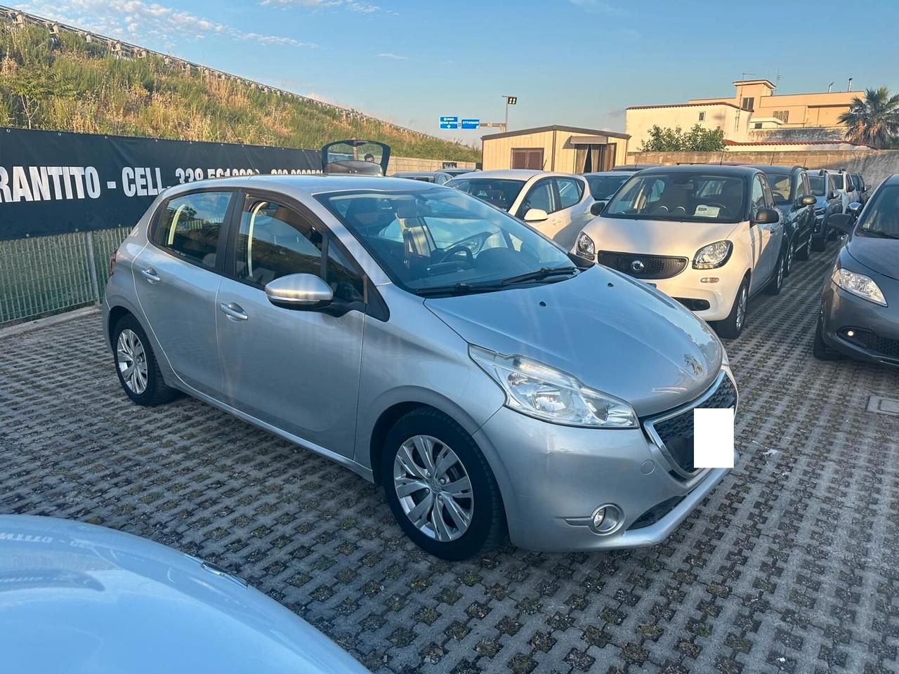 Peugeot 208 1.4 HDi 68 CV 5 porte Allure-02/2014