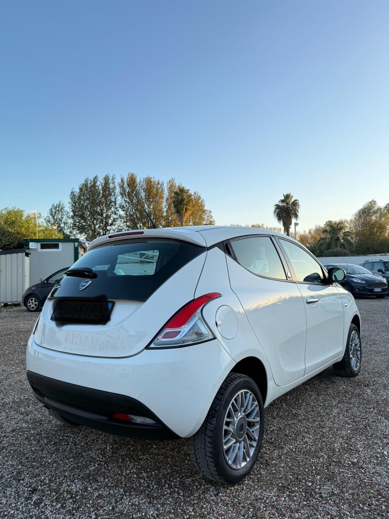 Lancia Ypsilon 0.9 TwinAir 85 CV 5 porte Metano Ecochic Gold