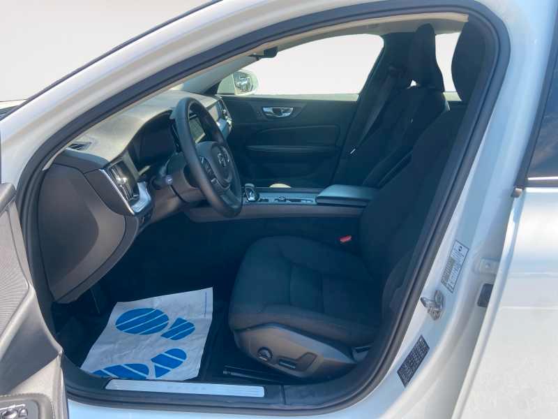 VOLVO V60 2.0 b4 Momentum Business AuTo