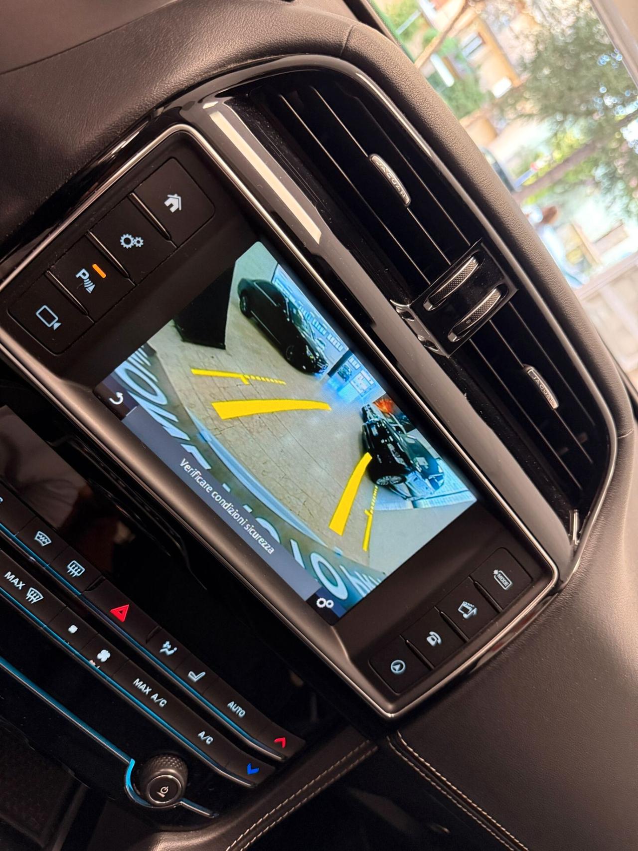 Jaguar F-Pace 2.0 D 180 CV AWD Portfolio