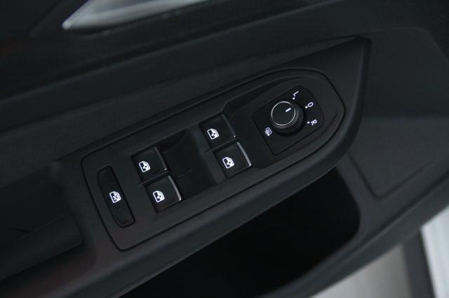VOLKSWAGEN Golf GTI 2.0 TSI GTI DSG Black Style plus