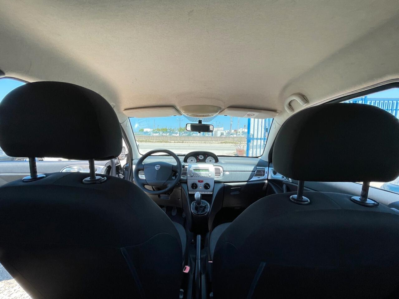 Lancia Ypsilon 1.3 MJT 75 CV Unyca