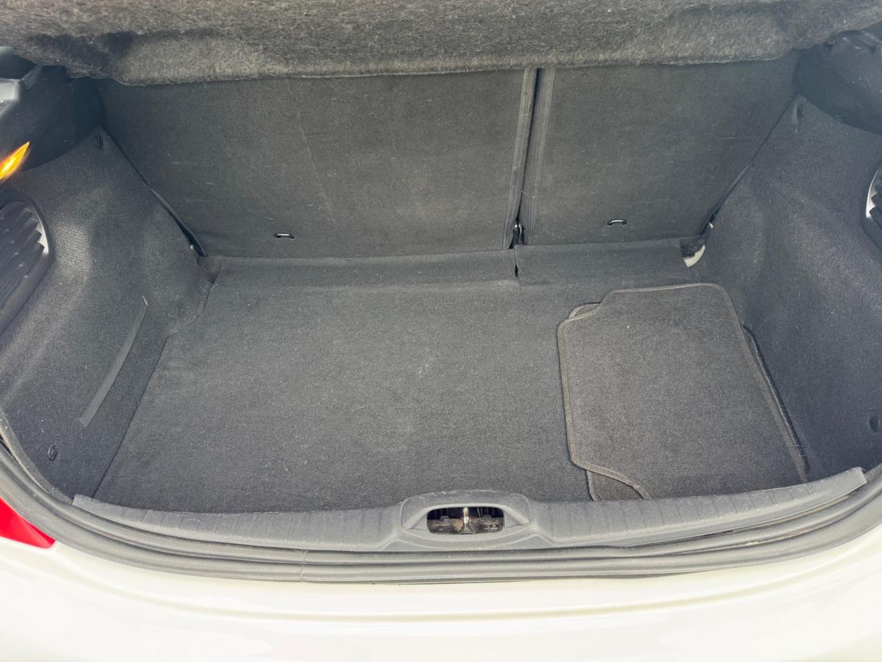 Peugeot 208 1.4 e-HDi 68 CV S&S robotizzato 5 porte Active