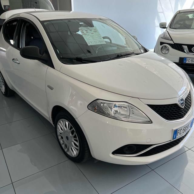 LANCIA Ypsilon 1.2 69 CV 5 porte GPL Ecochic Gold