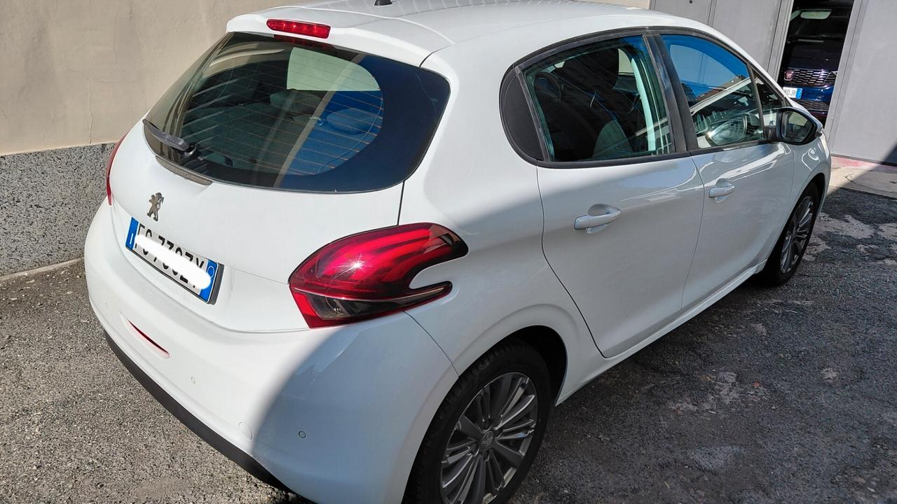 Peugeot 208 PureTech 82 5 porte Allure