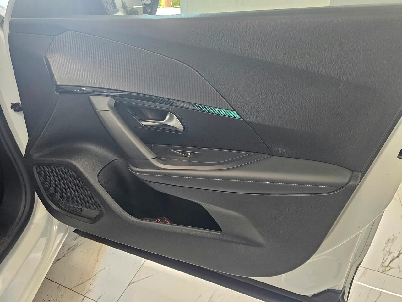 NUOVA PEUGEOT 2008 ALLURE PACK BICOLOR EDITION 1.5 BLUEHDI 131CV EAT8 F1