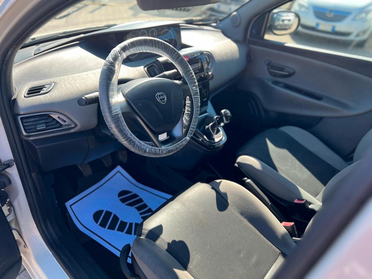 Lancia Ypsilon 1.2 69 CV 5 porte S&S Platinum