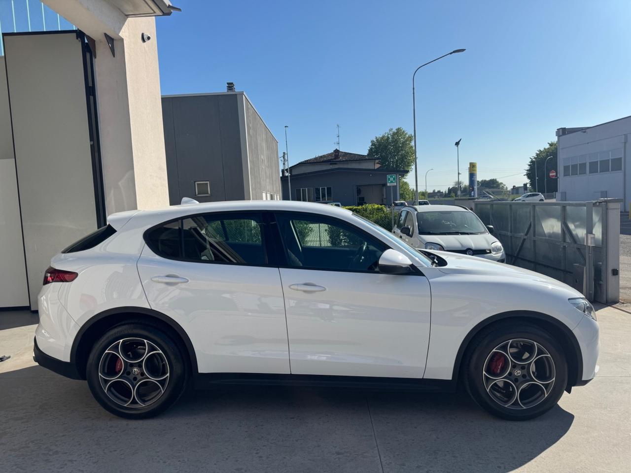 Alfa Romeo Stelvio 2.2 Turbodiesel 160 CV AT8 RWD Super Business Red Edition