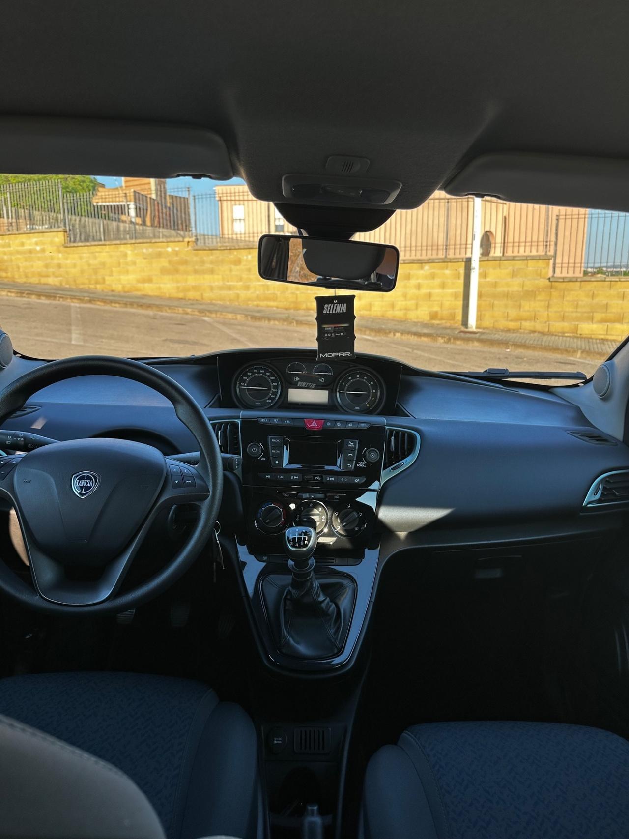 Lancia Ypsilon 1.0 FireFly 5 porte S&S Hybrid Oro