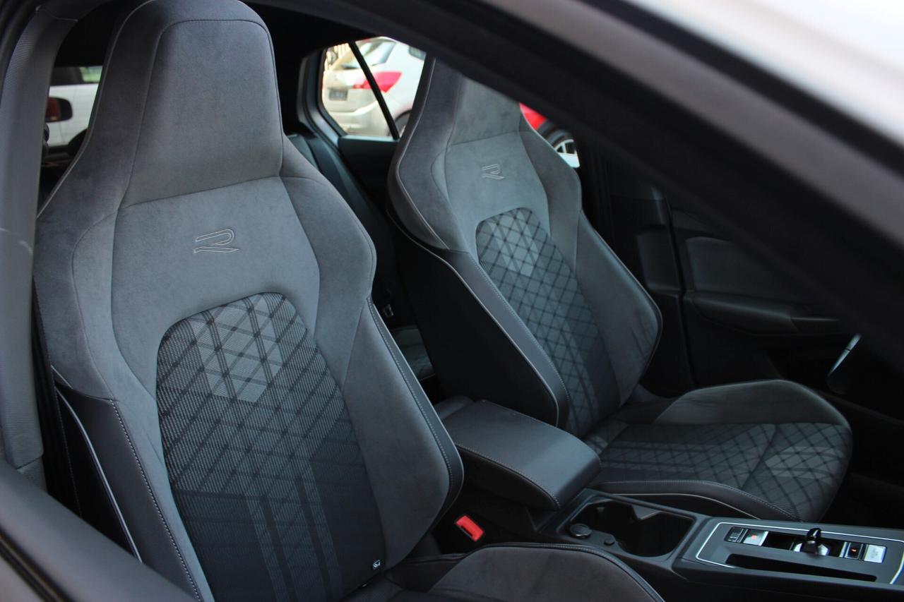 Volkswagen Golf 8 R LINE 2.0 TDI