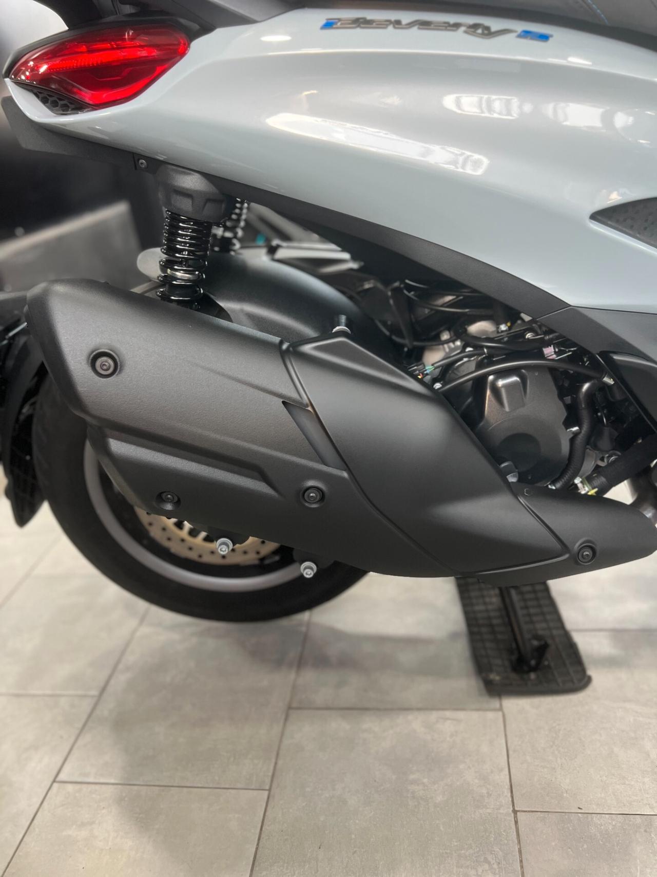 Piaggio Beverly 400 S HPE SOLO 1900KM - 2025