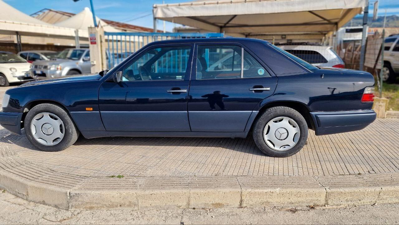 Mercedes-benz E 200 Berlina Automatica