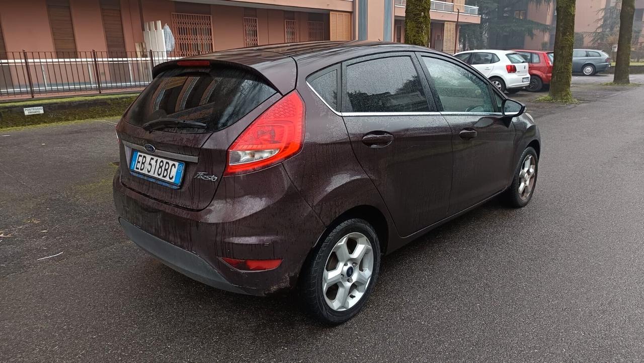 Ford Fiesta 1.4 5 porte Bz.- GPL Titanium