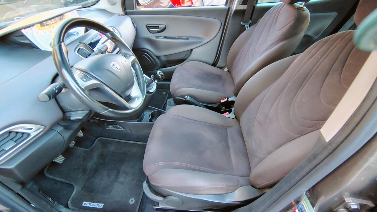 Lancia Ypsilon 0.9 BENZINA TWIN AIR 85 CV SILVER