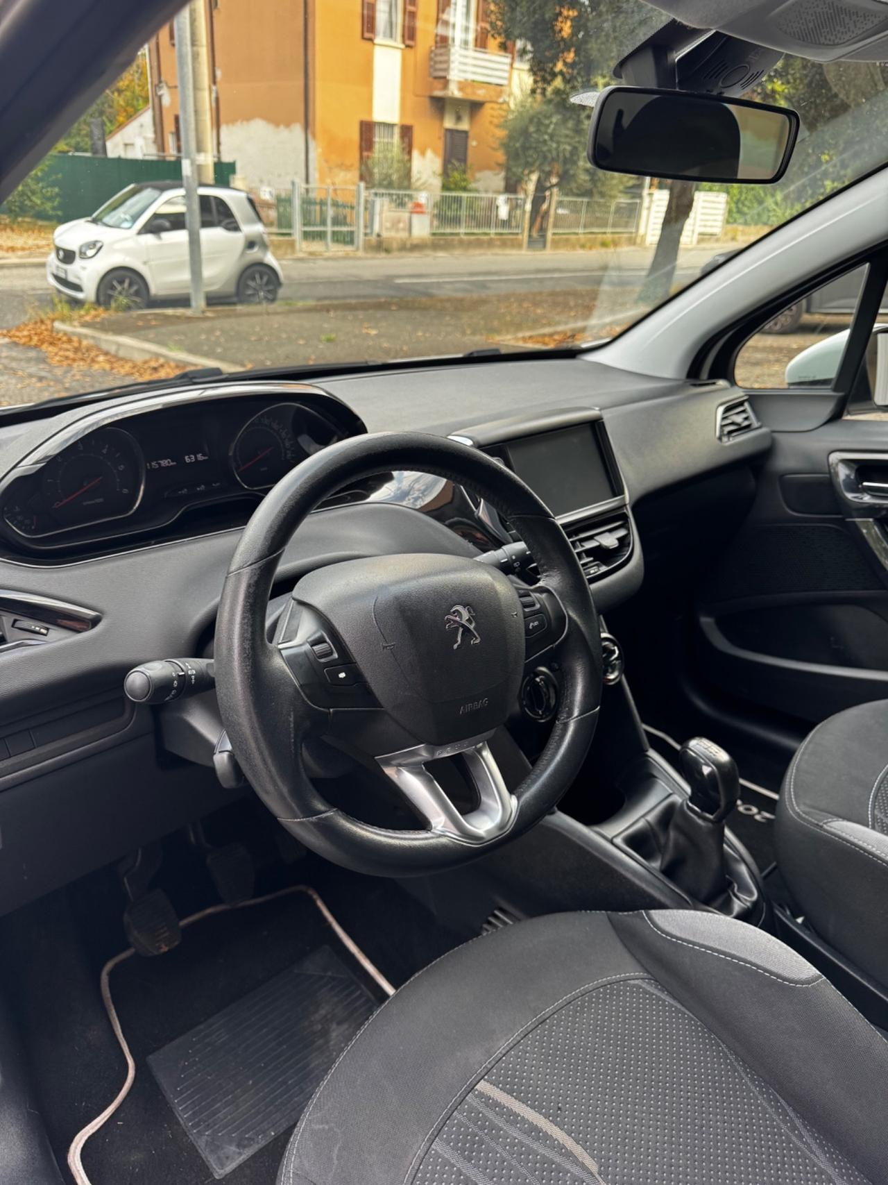 Peugeot 208 1.4 HDi 68 CV 5 porte Neopatentati