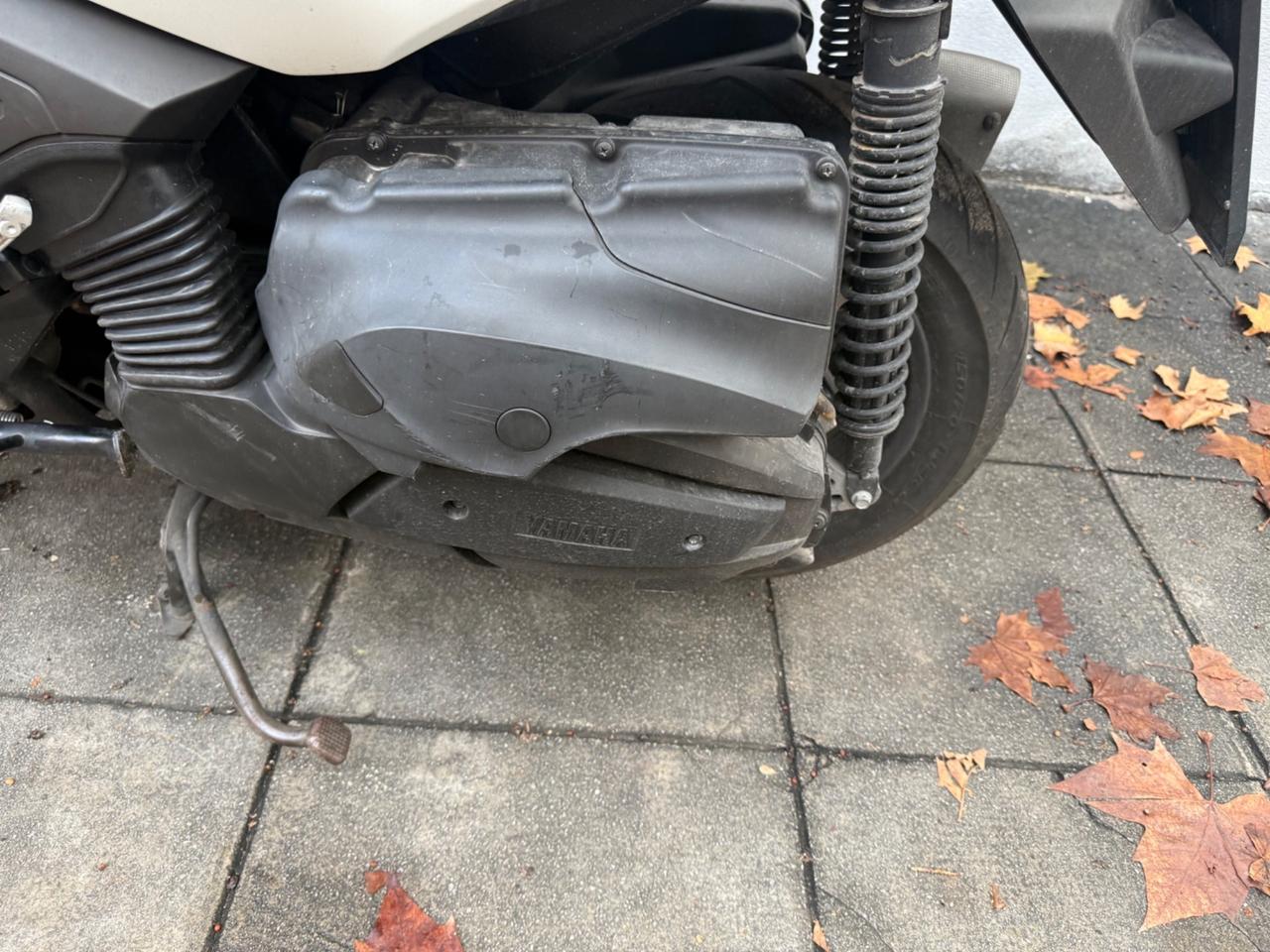 Yamaha X-Max 400 full