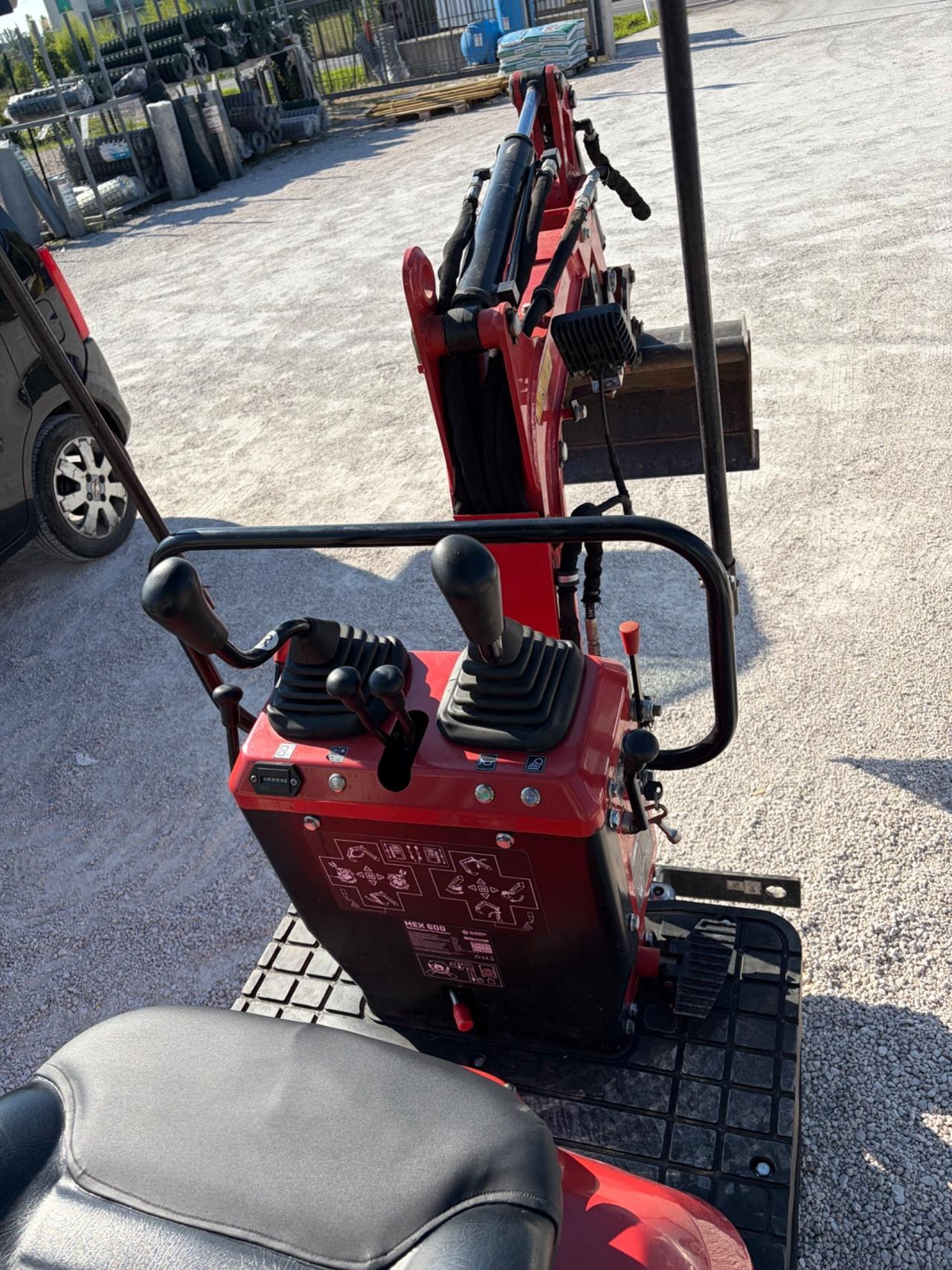 Escavatorino mex 600