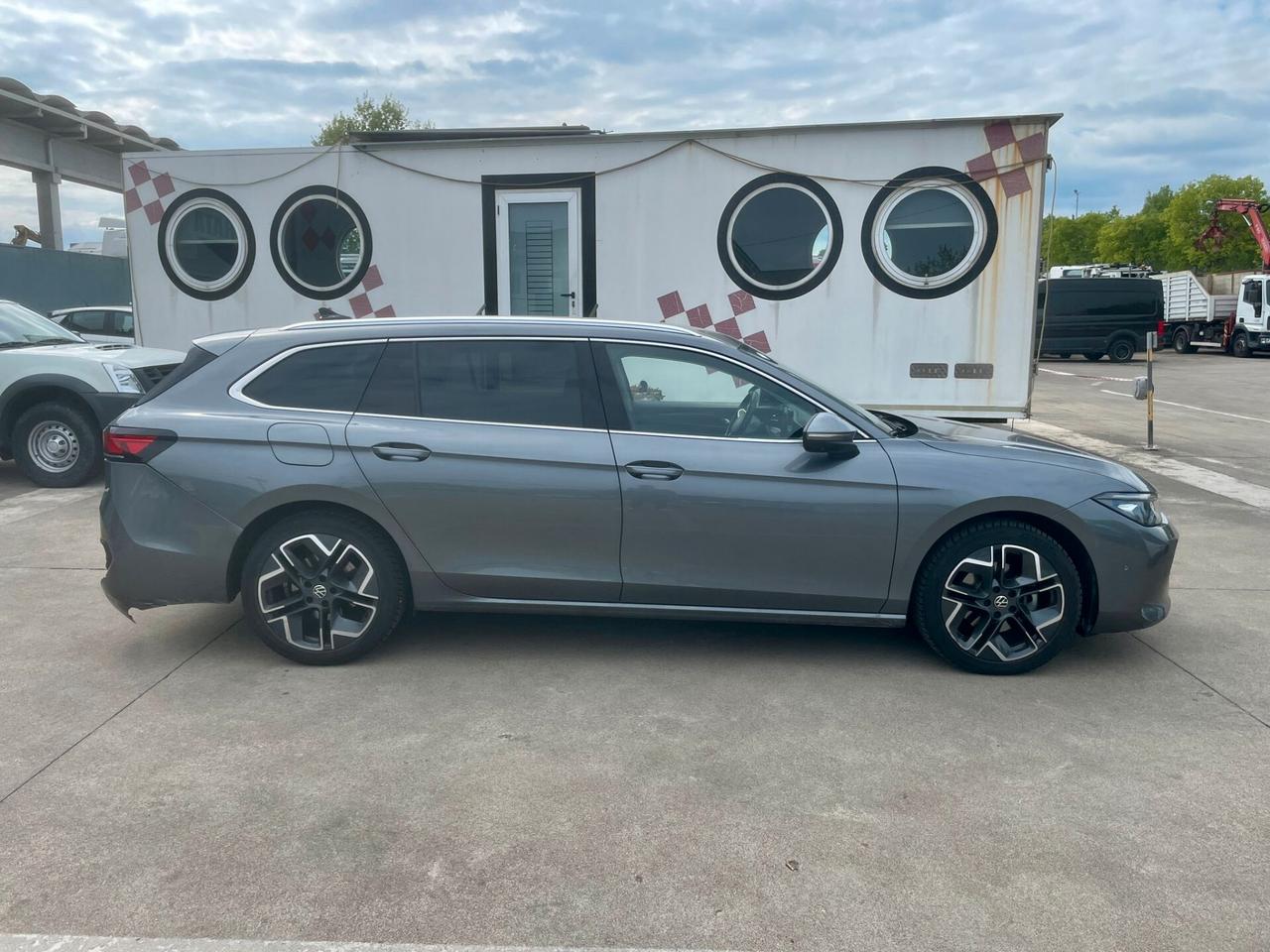 VW Passat Variant 2.0 TDI SCR EVO DSG Business * SINISTRATA*