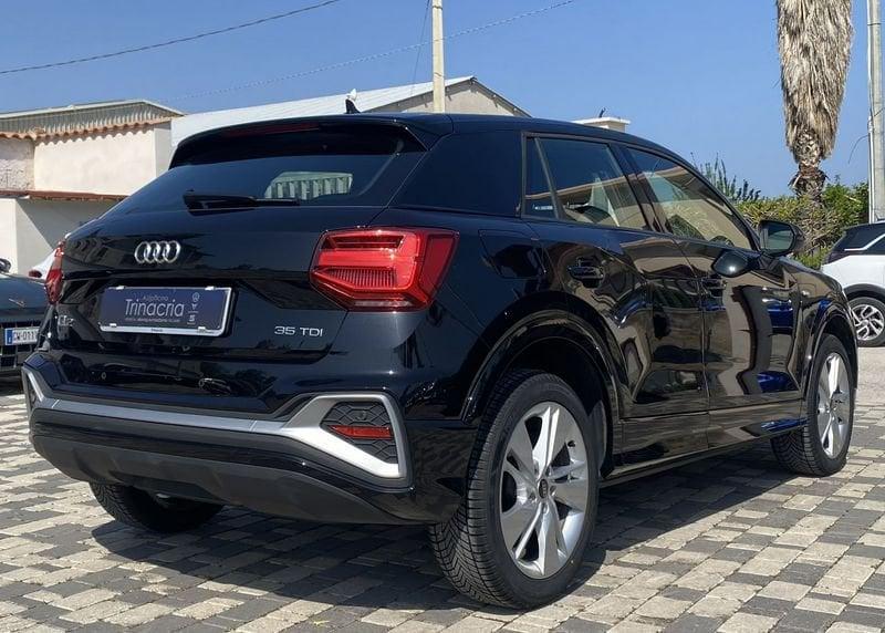 Audi Q2 S Line interno ed esterno 2.0 TDI 150CV s-tronic 35