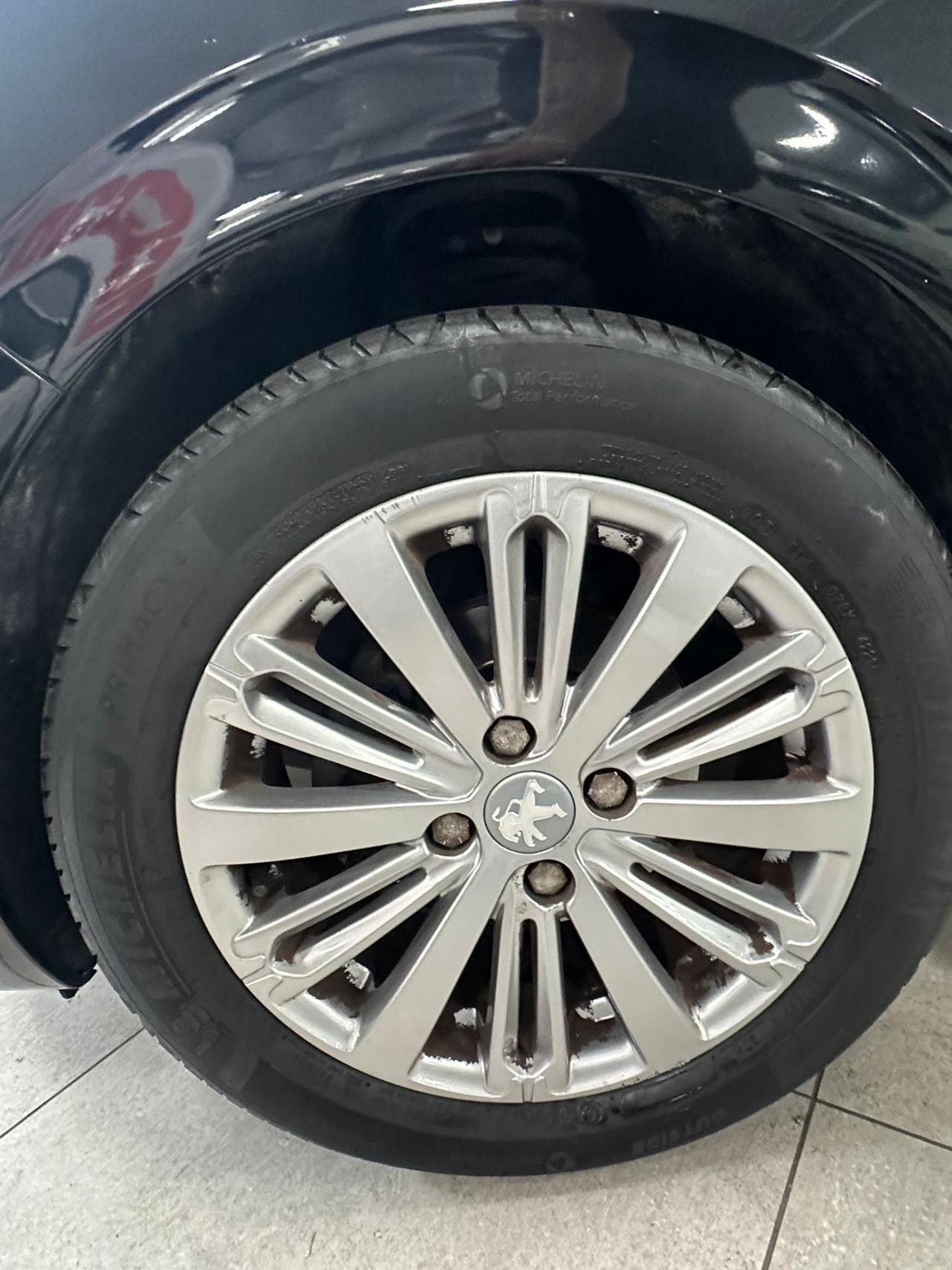Peugeot 208 PureTech 82 5p. GPL Allure Ok Neopatentati
