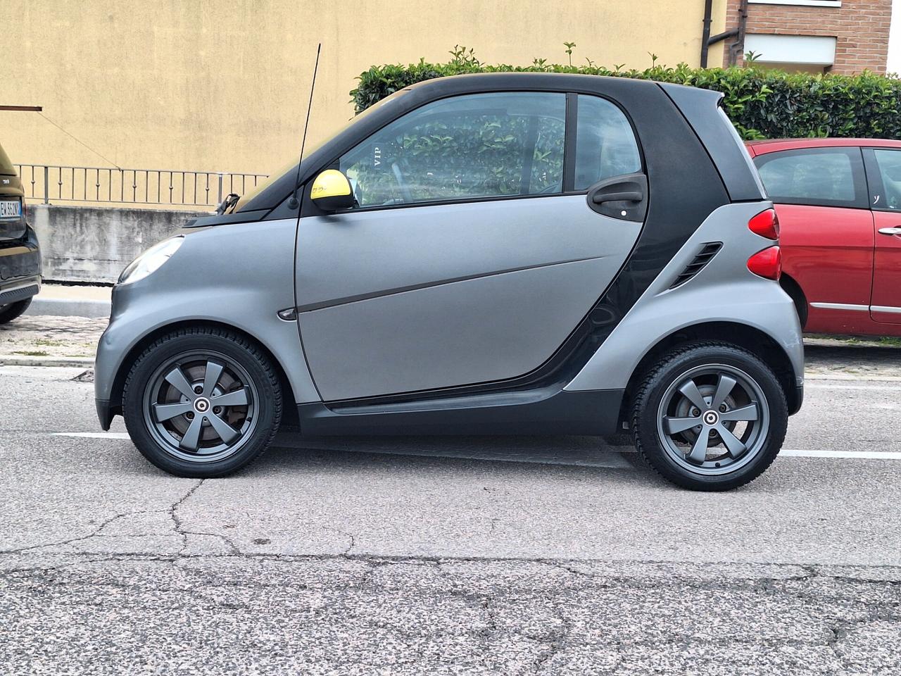 Smart ForTwo 1000 52 kW MHD coupé GRYN PASSION GRIGIO OPACO NEOPATENTATI