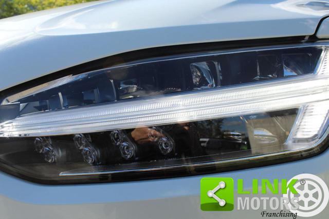 VOLVO XC90 D5 AWD Geartronic 7 posti R-design,Crystal White
