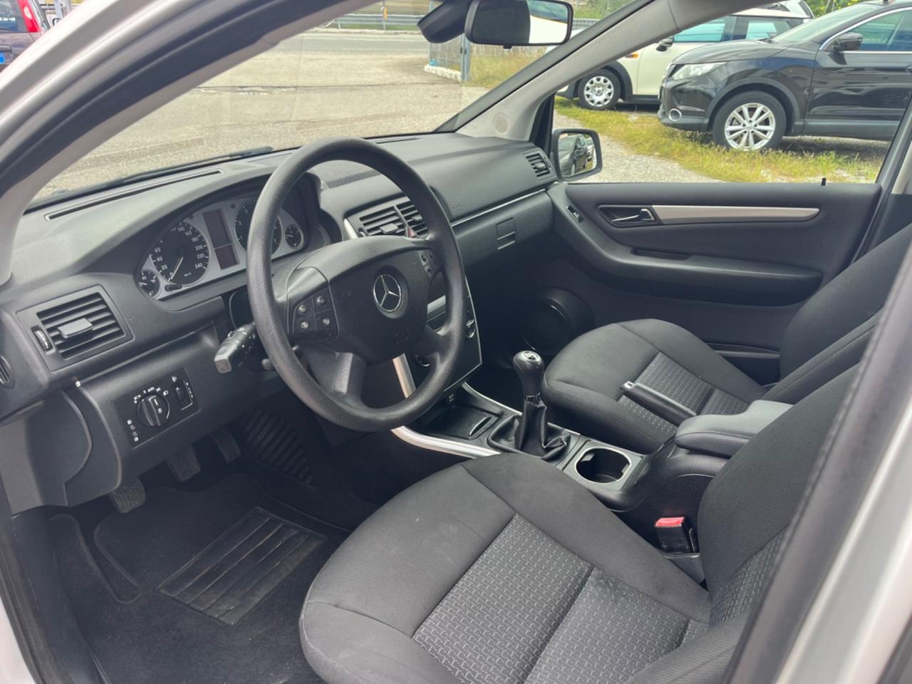 Mercedes-benz B 200 180 NGT BlueEFFICIENCY Executive