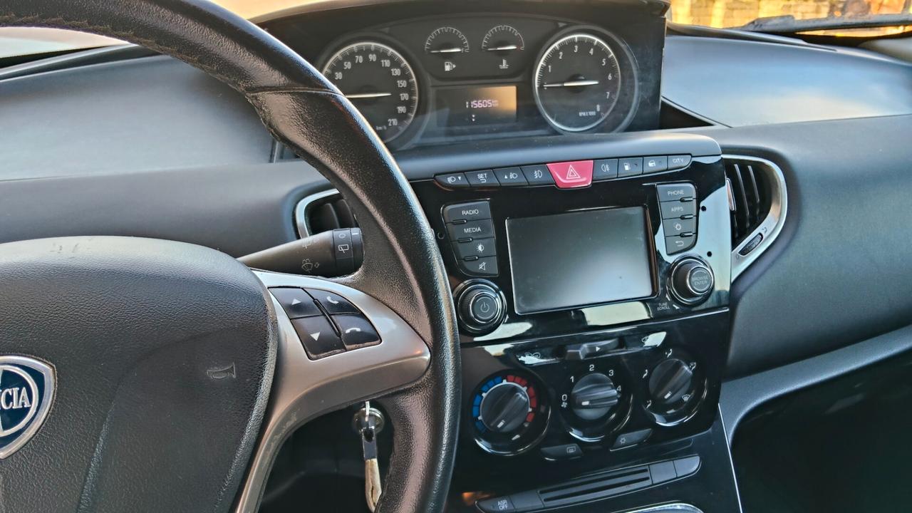 Lancia Ypsilon 2016 1.2 GPL