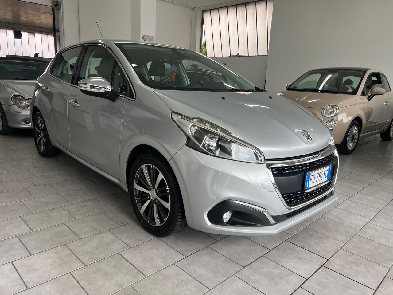 Peugeot 208 PureTech 82 5 porte Allure