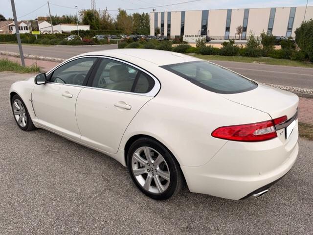Jaguar XF 2.7D V6 Premium Luxury