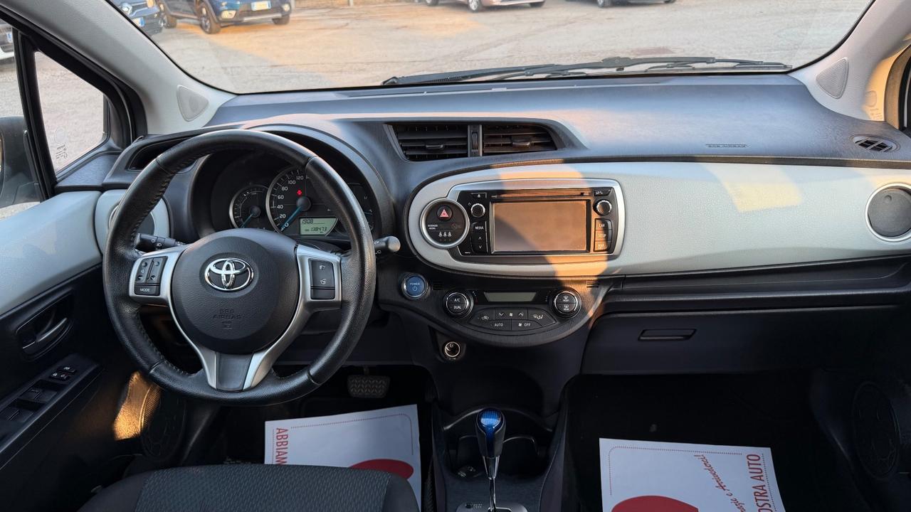 Toyota Yaris 1.5 Hybrid AUTOMATICA!