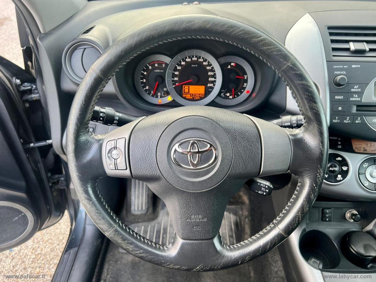 TOYOTA RAV4 2.2 D-4D 177 CV Luxury