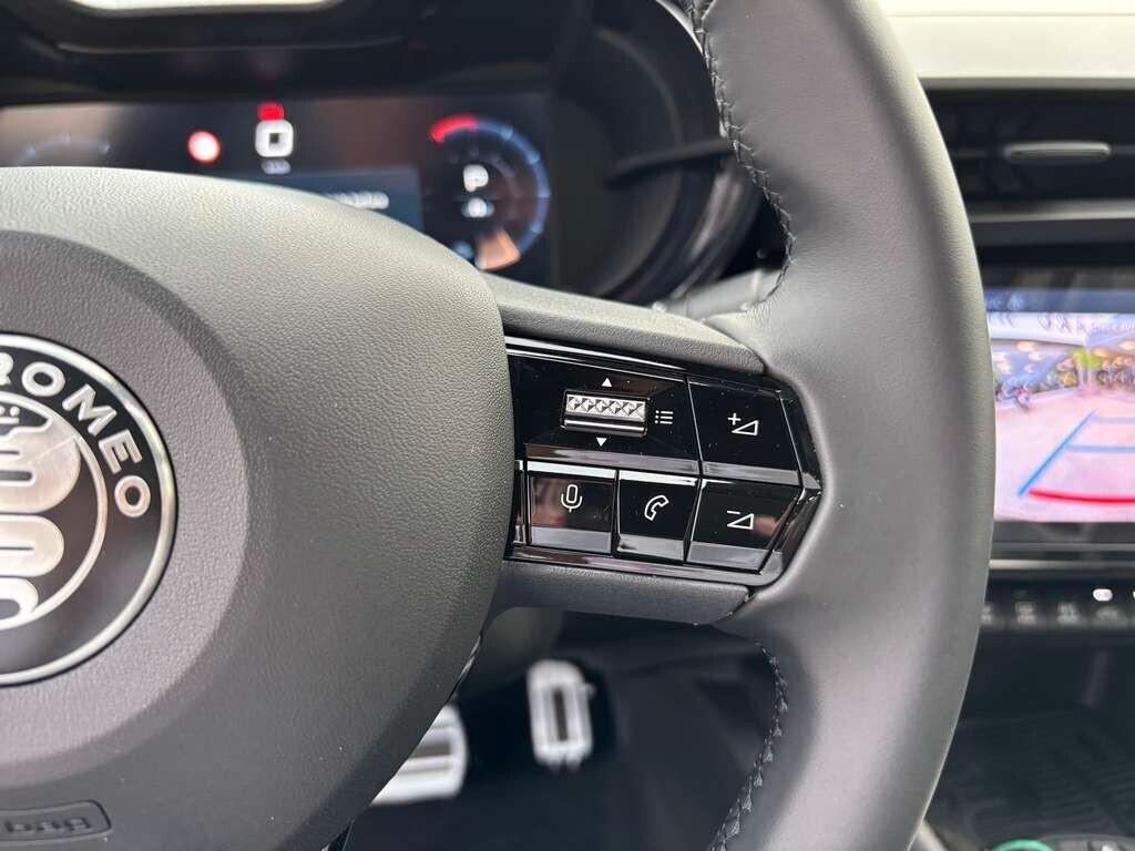 Alfa Romeo Junior 1.2 145 CV Hybrid eDCT6 Ti rent to buy