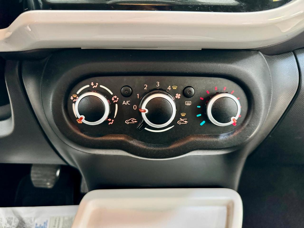 Renault Twingo 0.9 TCe 90cv EDC Intens 2016