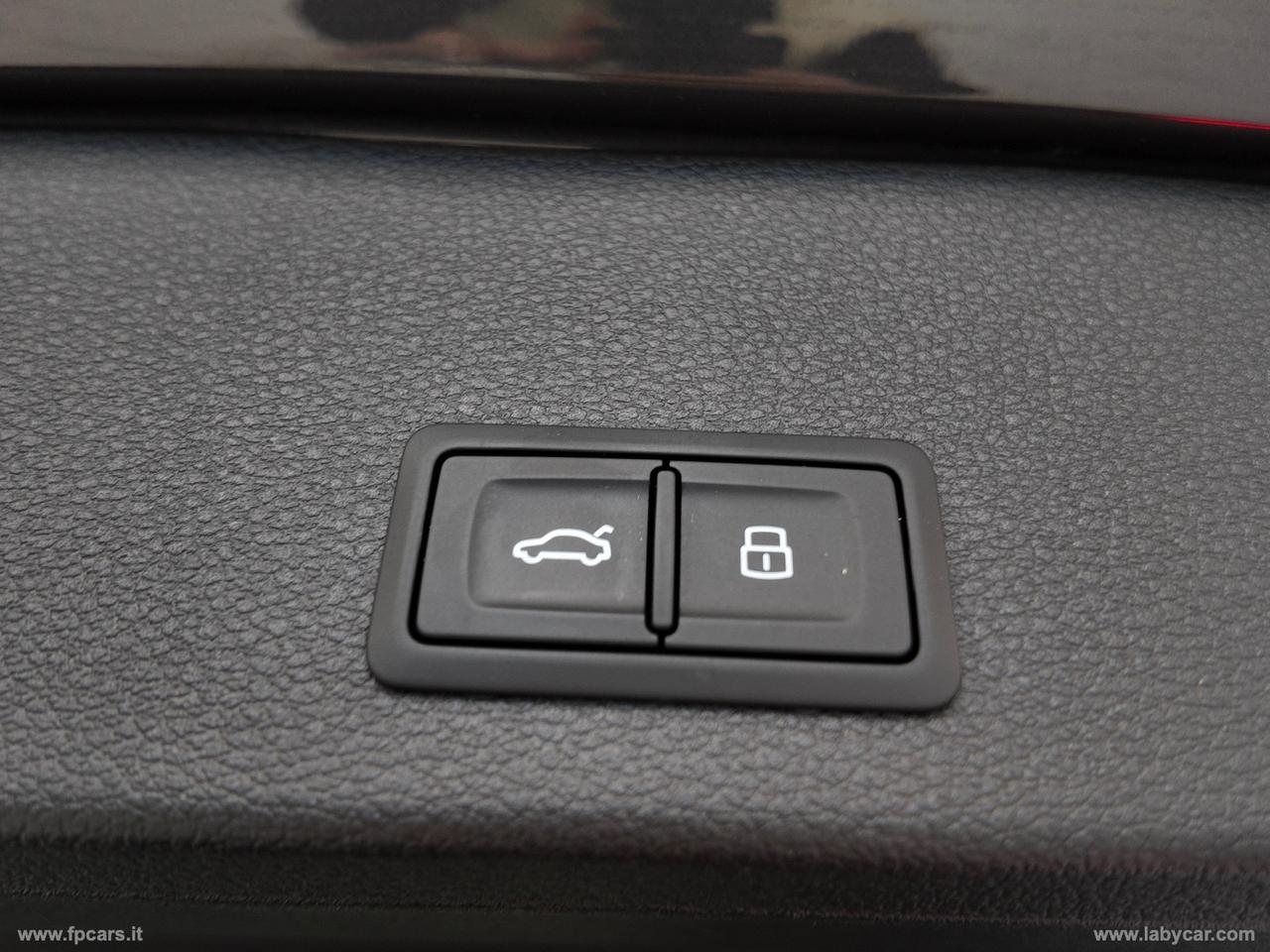 AUDI Q2 30 TDI S tronic Identity Black