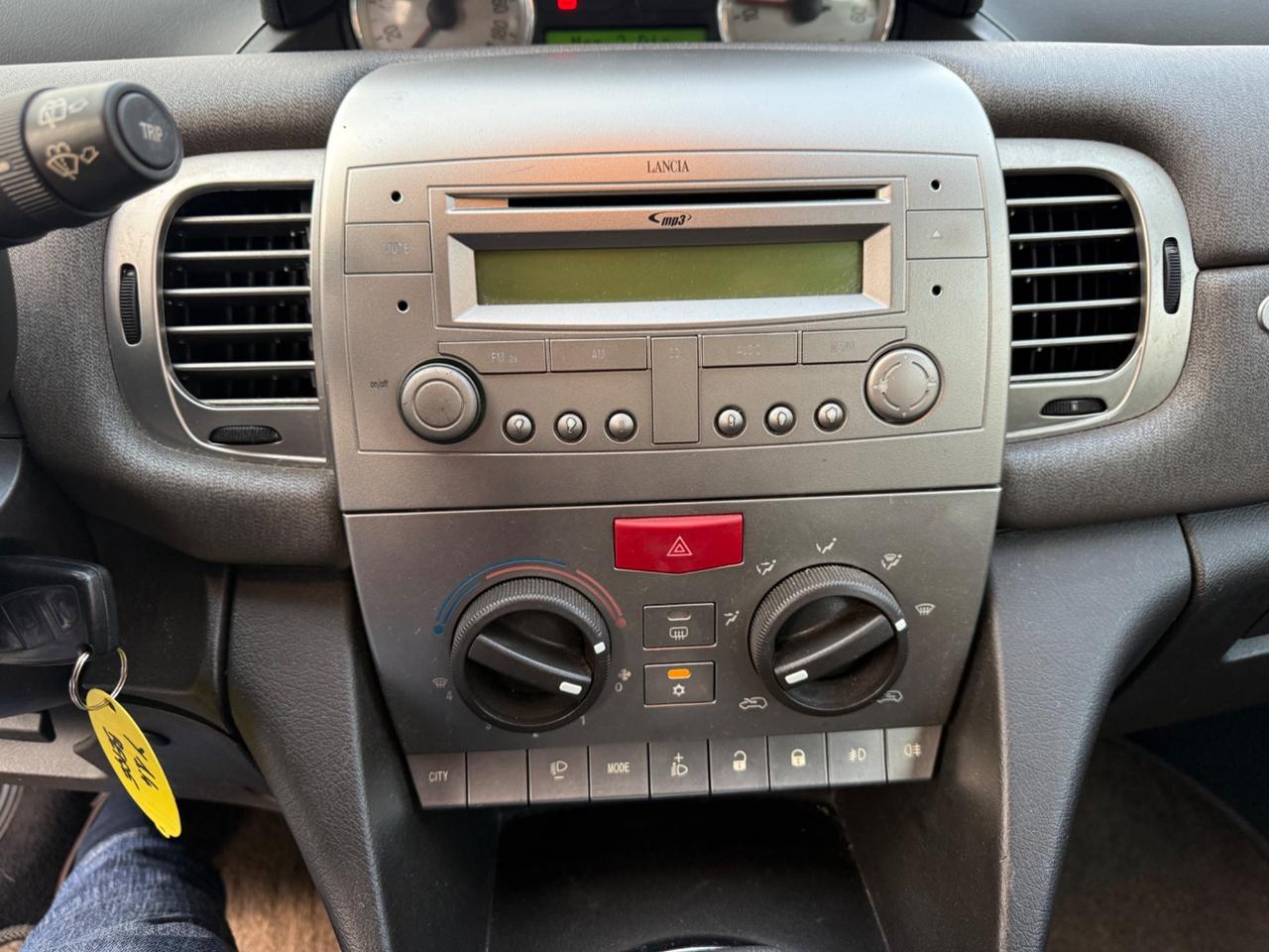 Lancia Ypsilon 1.4 16V Oro Giallo Perfetta