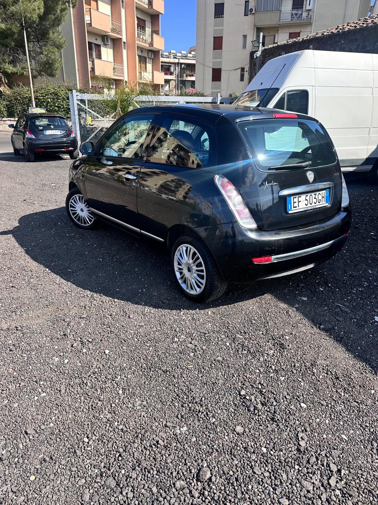 Lancia Ypsilon 1.3 MJT 75 CV Diva