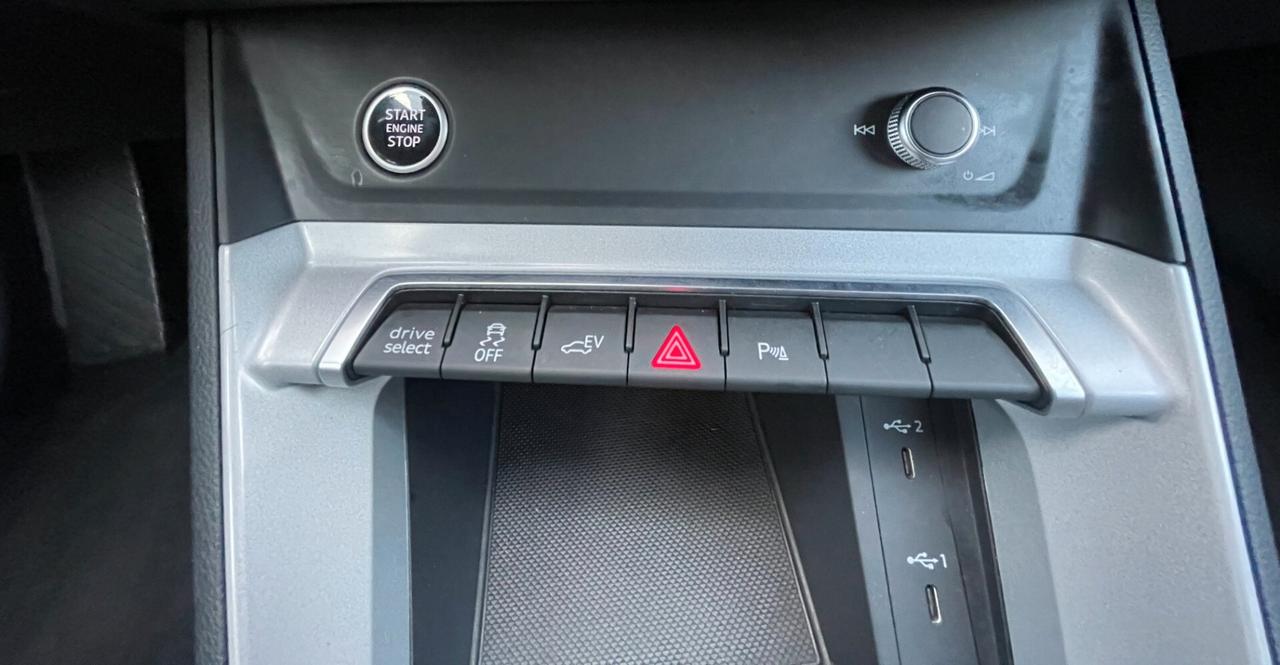 Audi Q3 45 TFSI e S tronic Business