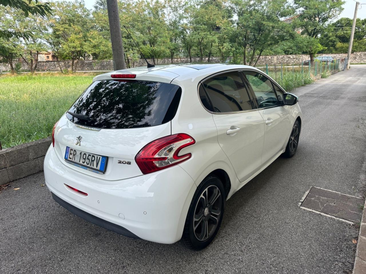 Peugeot 208 1.4 HDi 68 CV 5 porte Allure