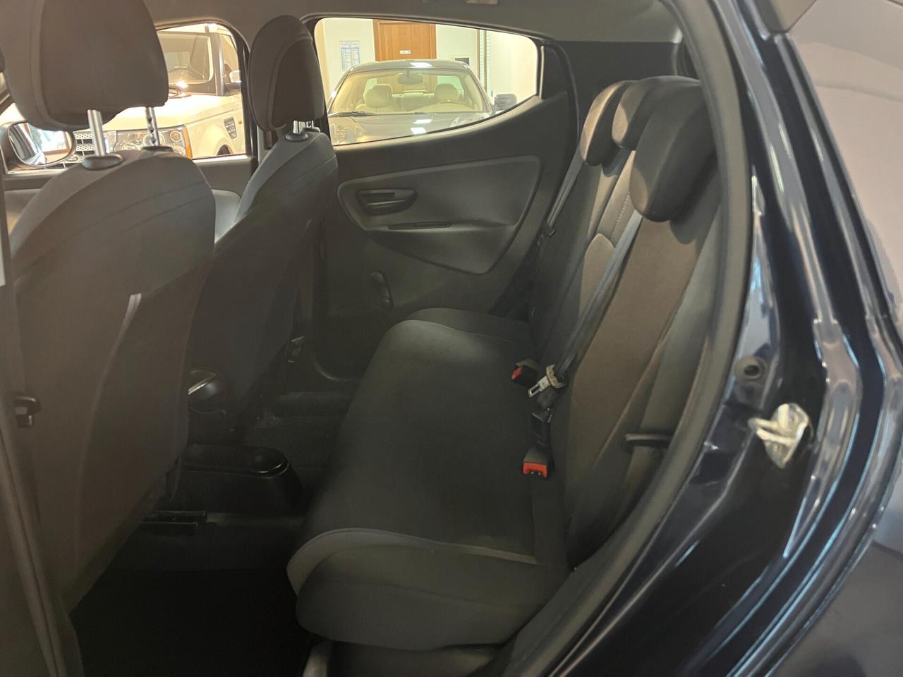 Lancia Ypsilon 1.2 69 CV 5 porte Silver 5 POSTI