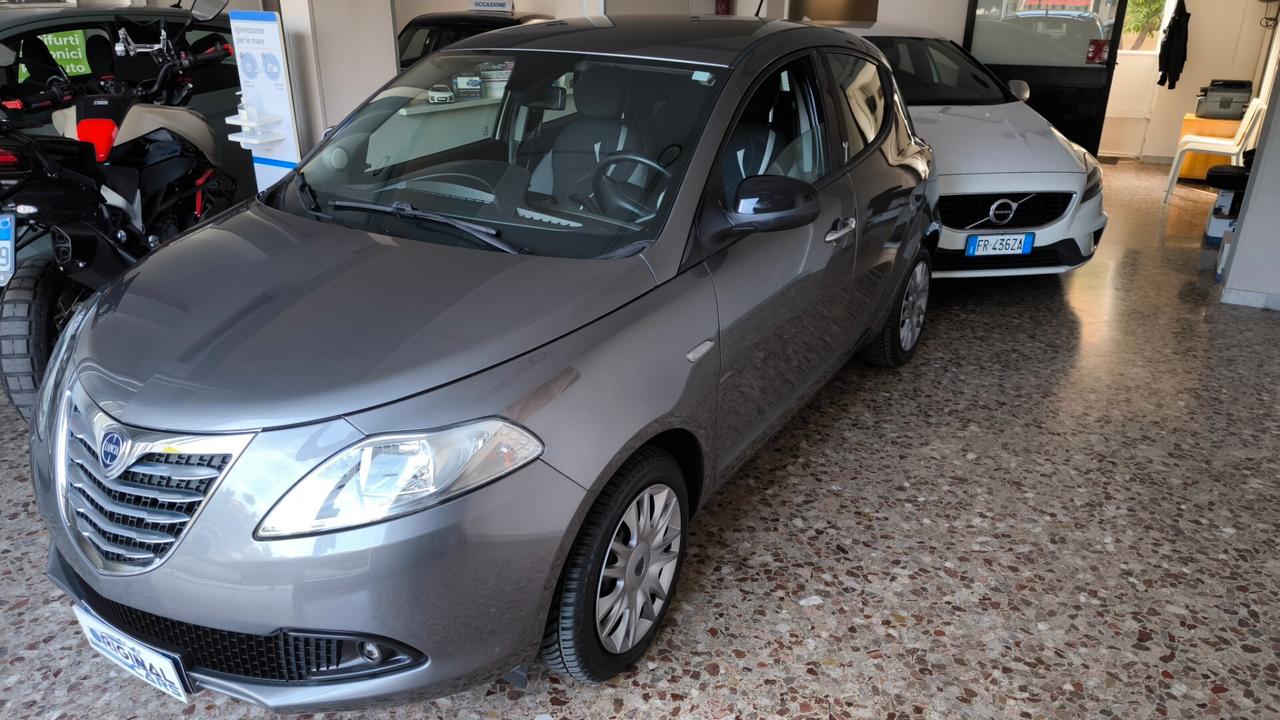 Lancia Ypsilon 1.2 69 CV 5 porte S&S Silver