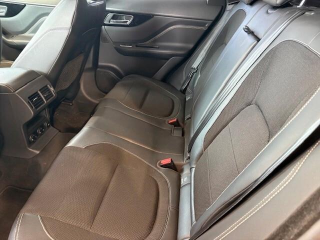 Jaguar F-Pace 2.0 D 240 CV AWD aut. R-Sport