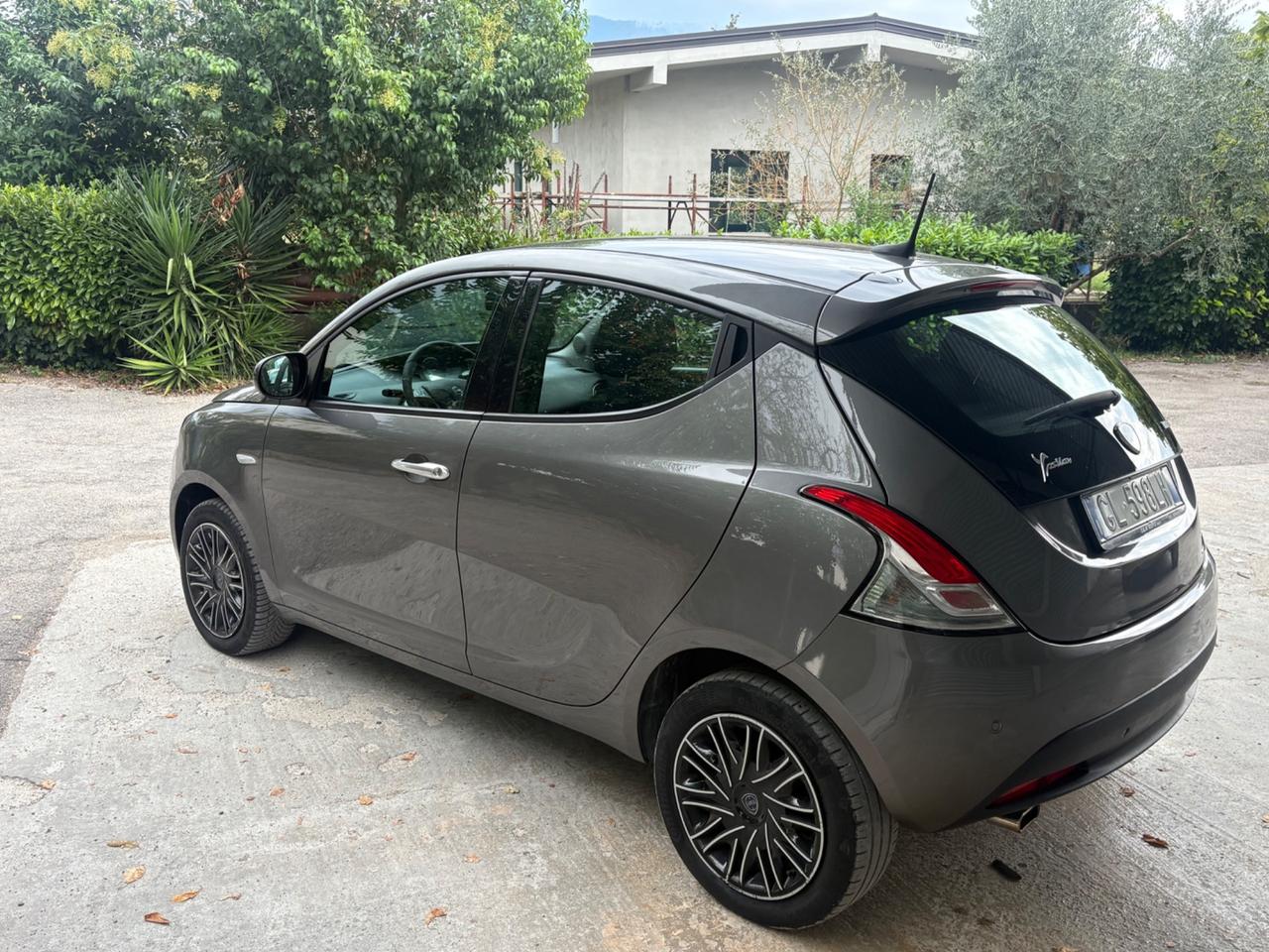 Lancia Ypsilon 1.0 FireFly 5 porte S&S Hybrid Gold