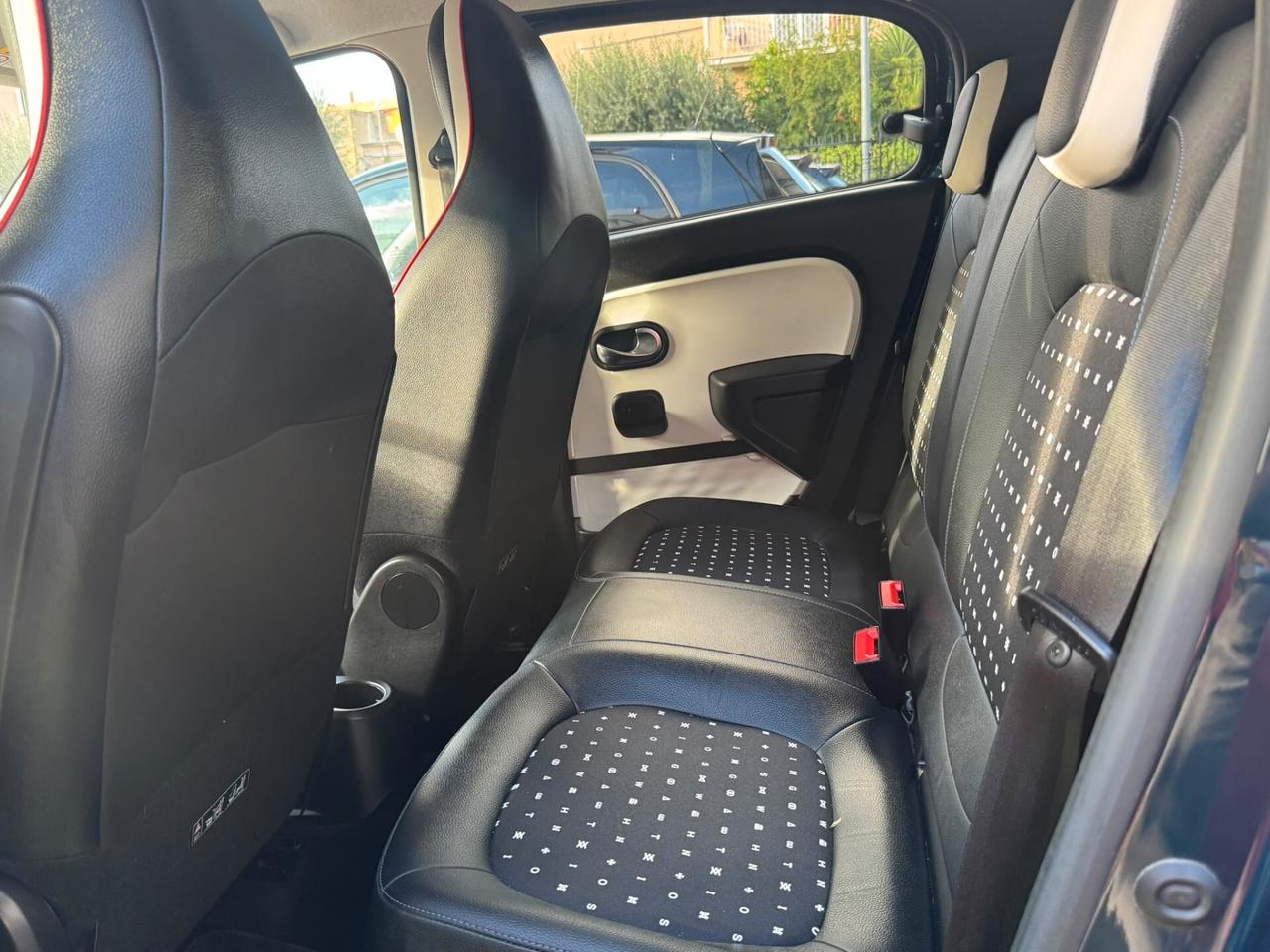 Renault Twingo 1.0 71CV SIGNATURE **PELLE NAVI SENSORI LED CAMERA GARANZIA PRONTA CONSEGNA NEOPATENTATI