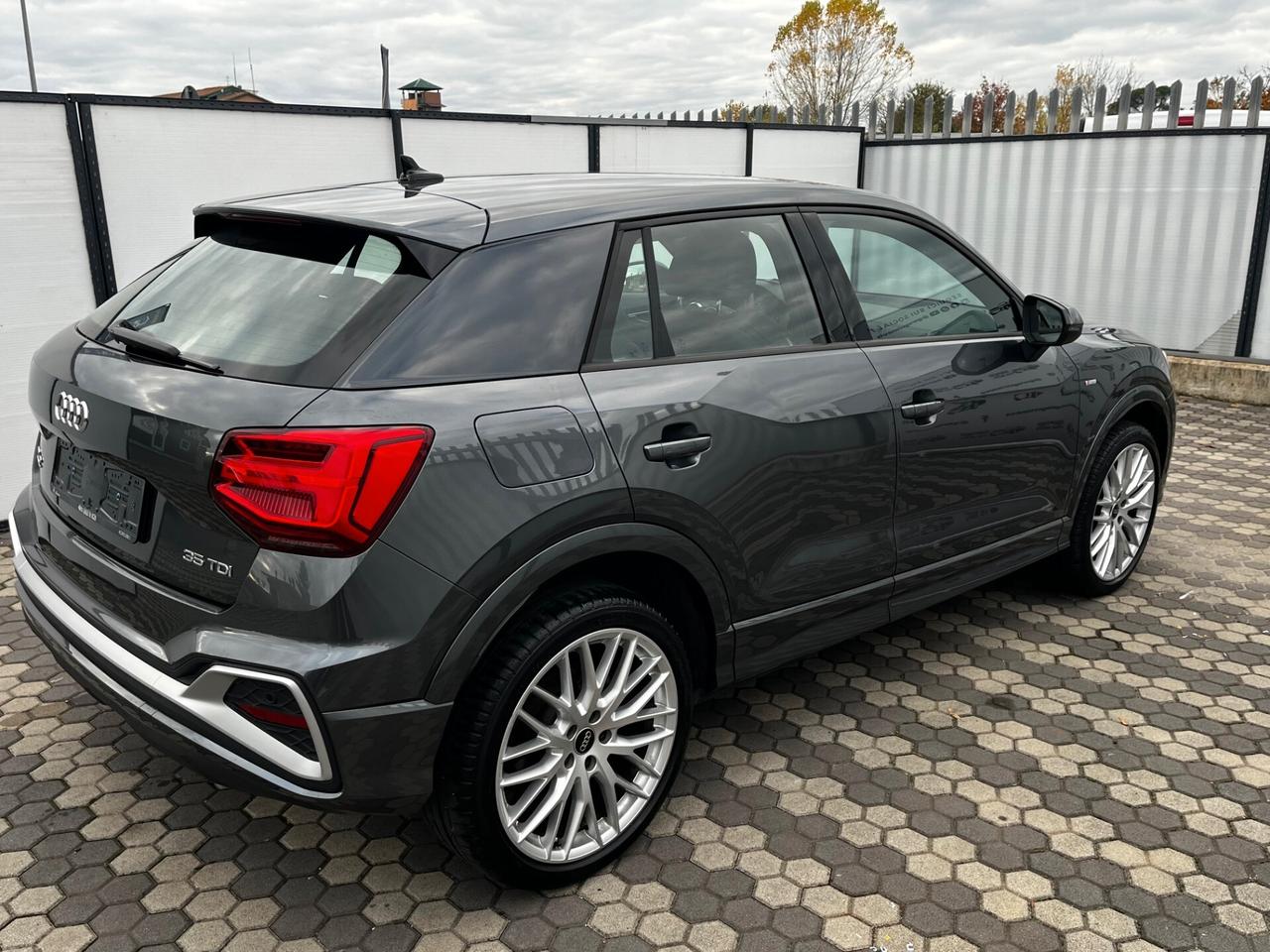 Audi Q2 35 TDI S tronic line Edition