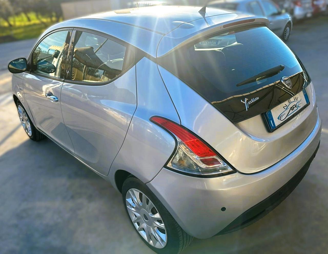 Lancia Ypsilon 1.2 69 CV Unyca